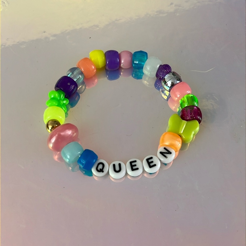 Queen 👸🏻 Kandi Bracelet